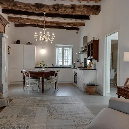 Del Papa Guest house Lucca