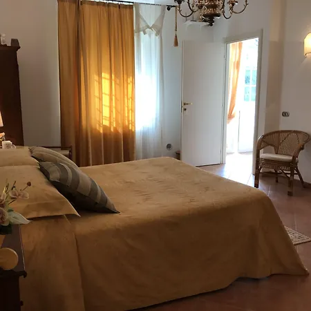 Del Papa Гостевой дом Лукка